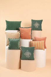 Kussenhoes | Camellia Eucalyptus kruissteekkussenhoes van Sanctuary Living