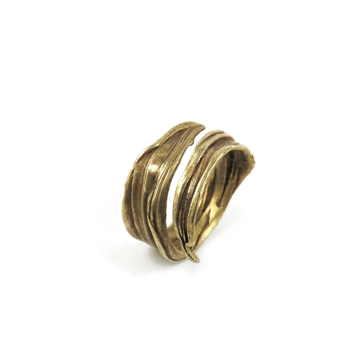 Verstellbarer Ring aus patinierter Bronze – organisch skulptural