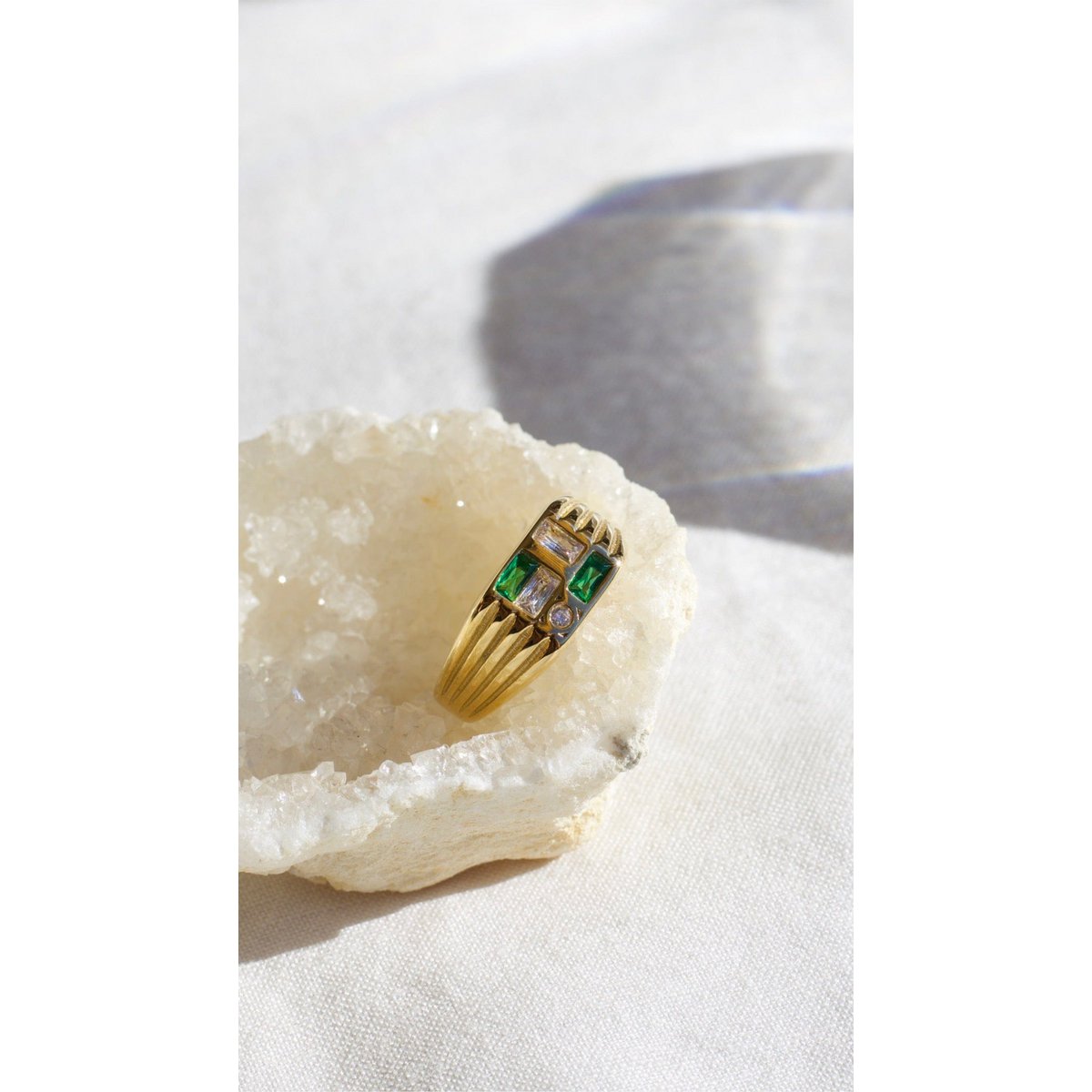 Harpa - Signet Ring for Women