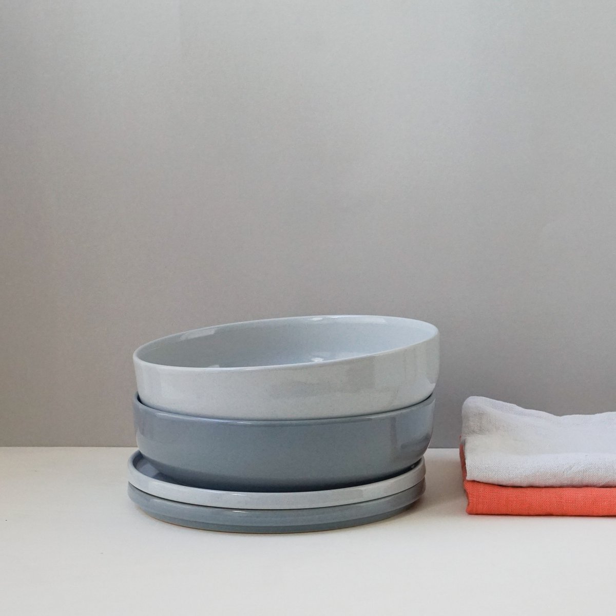 Bol 22 cm avec couvercle/assiette Rose Trémière - gris arctique - 1 000 ml