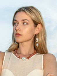 Demeter-Halskette mit orangefarbenem Achat und Perlen