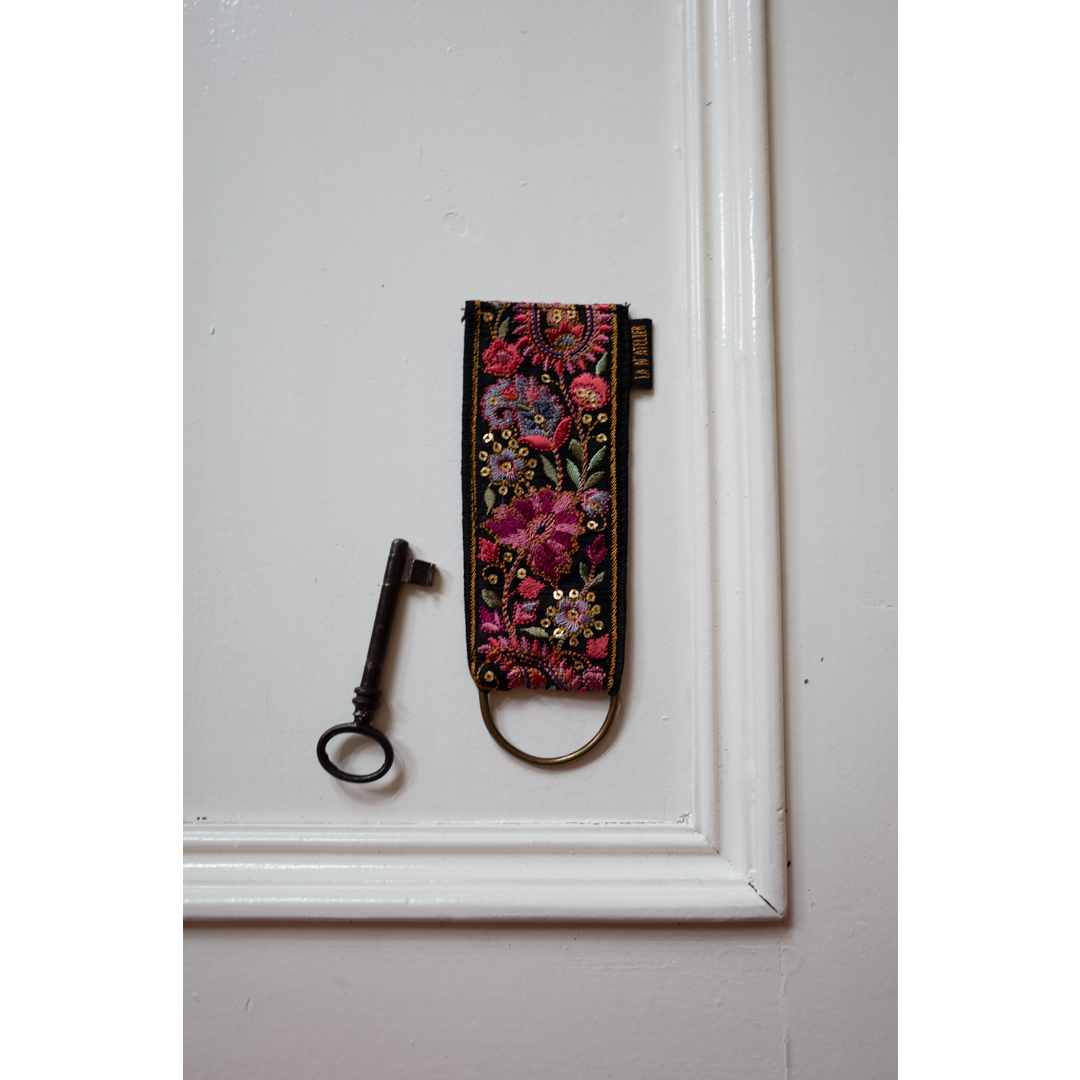 Paisley Dark