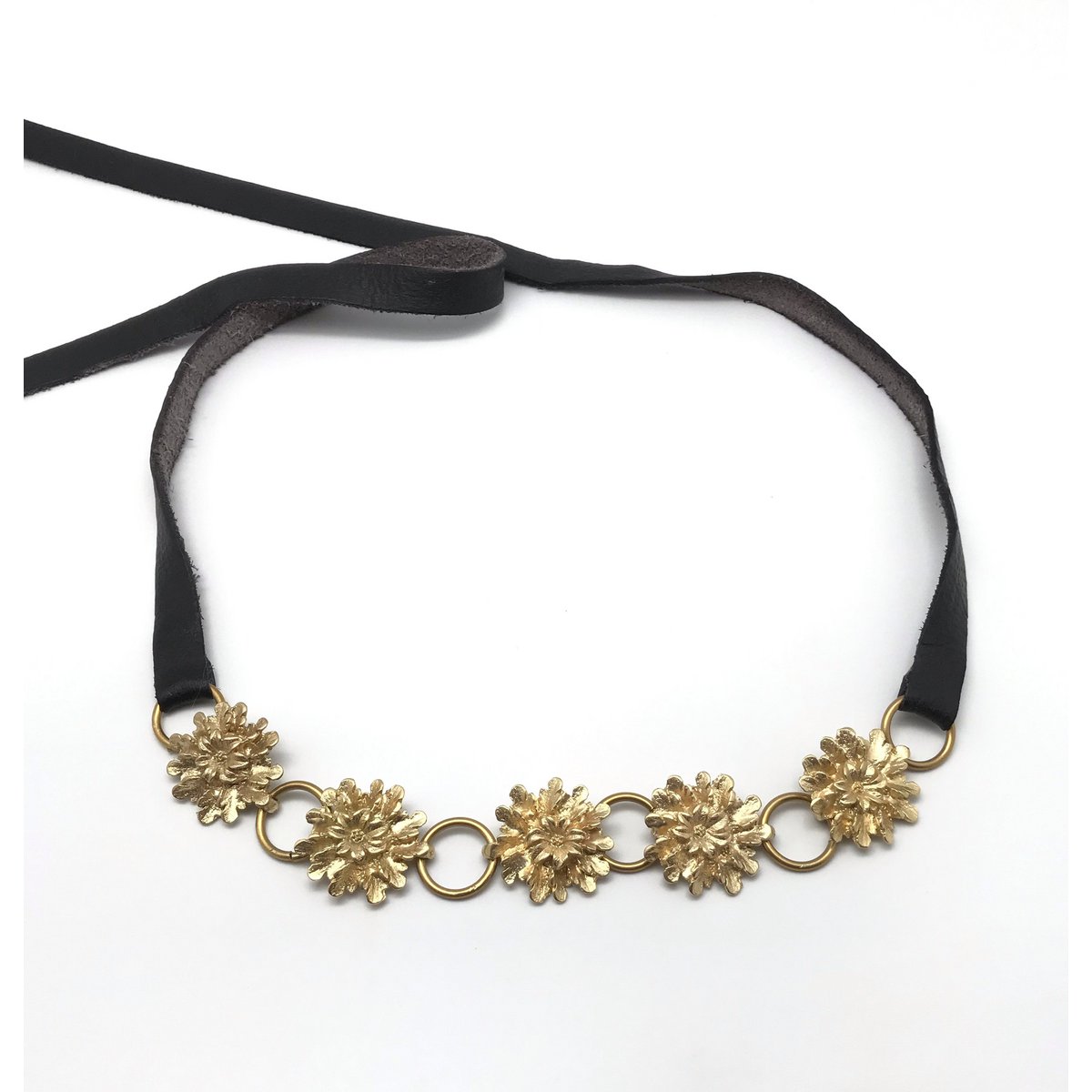 Cinturón piel y metal dorado Rosetón. Talla 110