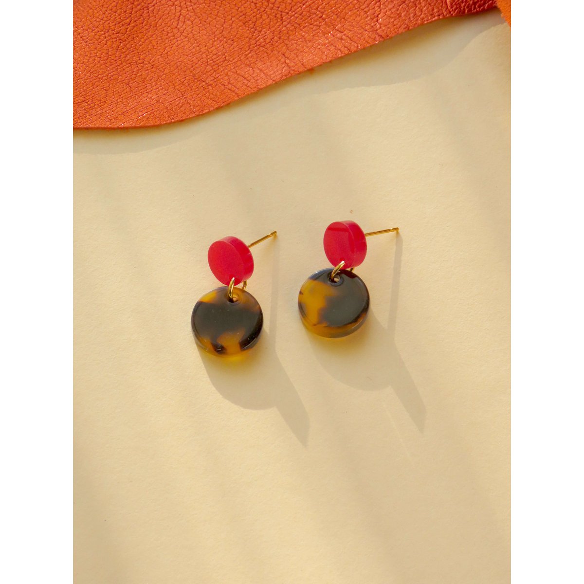 Tiny Leo Dots Bogen Statement Ohrringe en pourriture