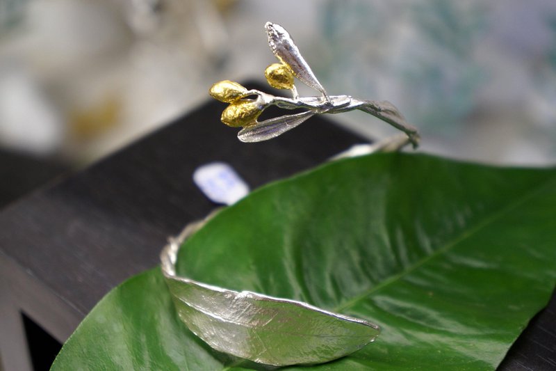 Gouden olijftak manchetarmband: verstelbare sterling zilveren armband