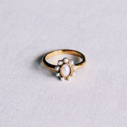 Anillo vintage de acero con piedras de perlas - oro
