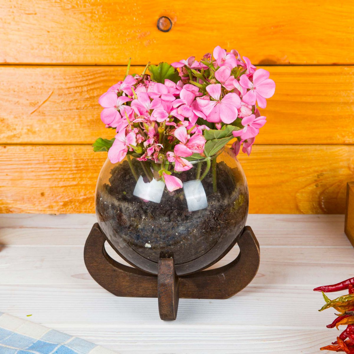 Joy Kitchen Kugelvase mit Holzständer - Olivia