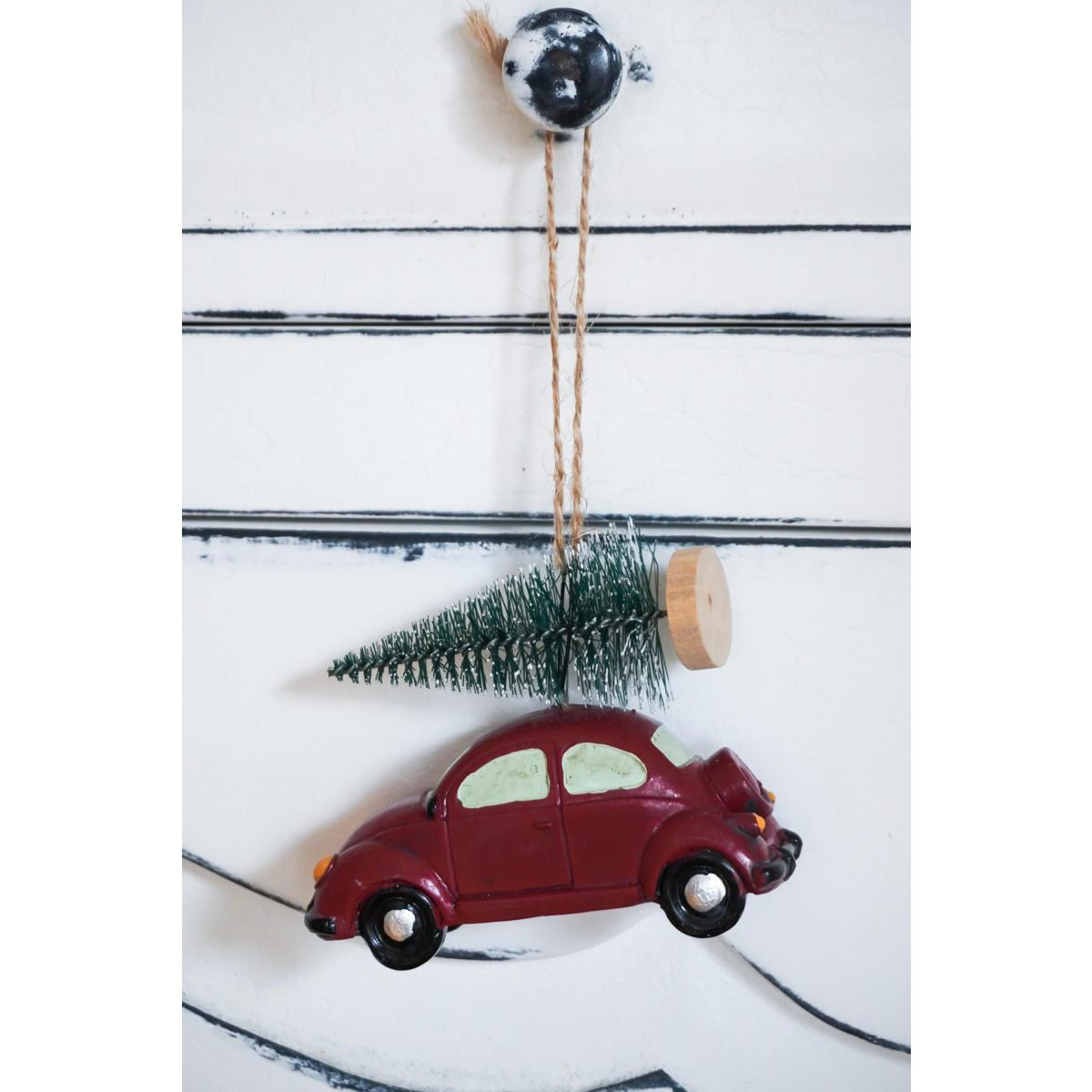 Voiture rouge décor sapin 10 x 3,5 x 8,5 cm Isabelle Rose