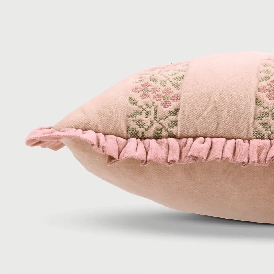 Kussenhoes | Heather Baby Pink Cross Stitch langwerpige kussenhoes van Sanctuary Living