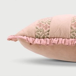Kussenhoes | Heather Baby Pink Cross Stitch langwerpige kussenhoes van Sanctuary Living