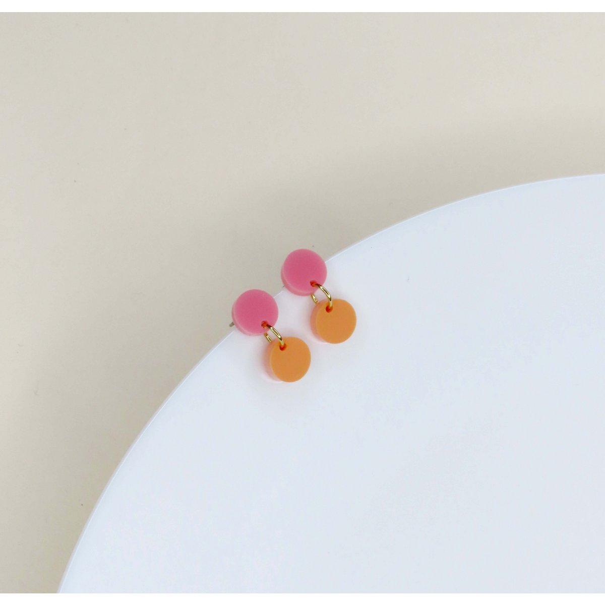 Dotty Acryl Ohrringe in rosa peach