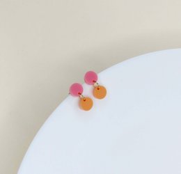Dotty Acryl Ohrringe in rosa peach