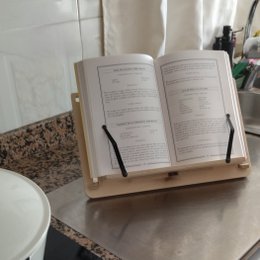 Adjustable support for books and tablets - The reader