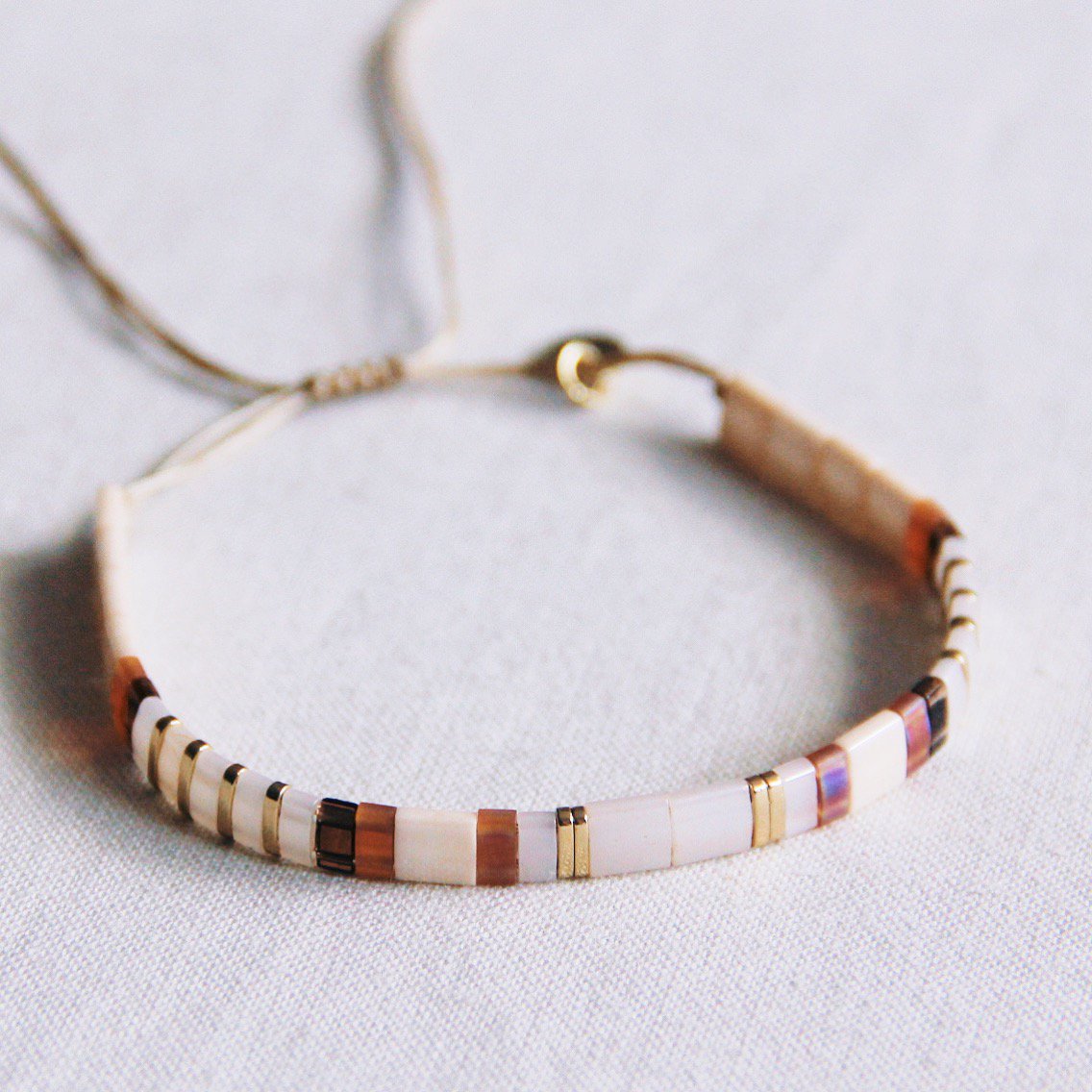 Tilabead Armband Taupe / Nude / Goldplated