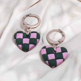  Checkered heart-shaped statement earrings in pink and green.