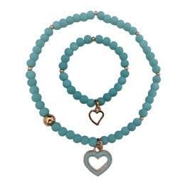 'Mama & baby girl bracelet in mint green and hearts. Includes a necklace and bracelet set with mint green beads and heart charms.'
The product images show a mint green and heart-shaped bracelet and necklace set. The bracelets are made of round mint green beads, and the necklace and bracelet both feature heart-shaped charms. The overall style is feminine and delicate, suitable for a mother and daughter. The colors are soft and calming, with the mint green and gold accents creating a harmonious look.