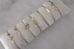Velvet Bracelets Cushion (without bracelets)