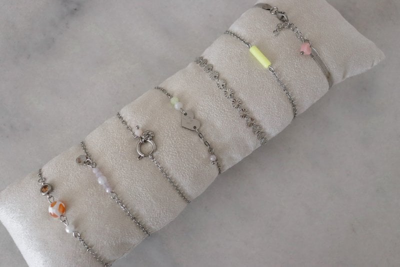 Velvet Bracelets Cushion (without bracelets)