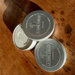 Solid artisanal cake dish in 100g size, with aluminum transport box. Suitable for laundry detergents.