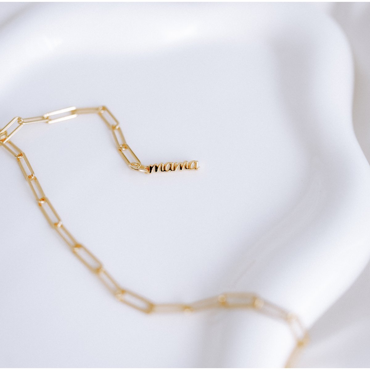 Everlink Mama Chain Y Link Chain met Mama Charm Limited Edition Lettering
