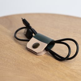 Håndmalet læder ledning wrap, Farverig kabel organizer til rejsende, Cord keeper rejsegave