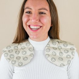 Gespeld kussen voor nek gemaakt van katoen - smiley