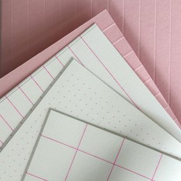 Risographie Notizbuch – Grid Powdered Pink (13 x 19 cm)