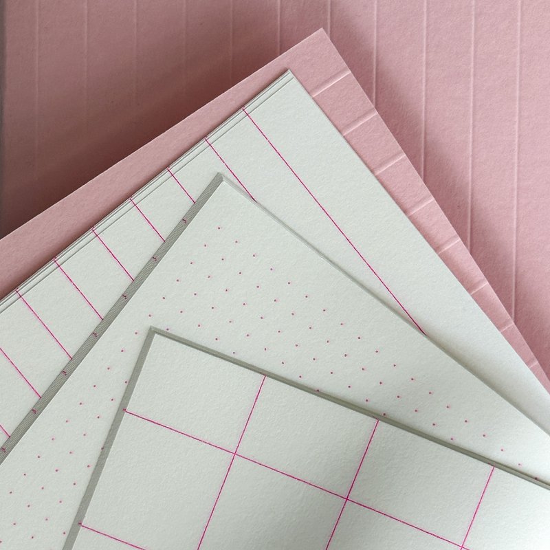 Risographie Notizbuch – Grid Powdered Pink (13 x 19 cm)