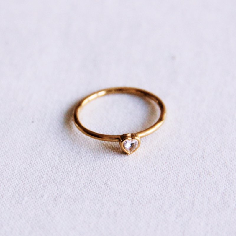 Anello minimalista con cuore in cristallo - bianco