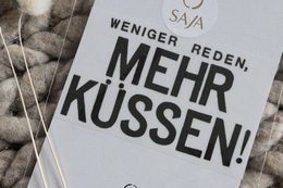 Jernbillede "Mindre snak, kys mere!"