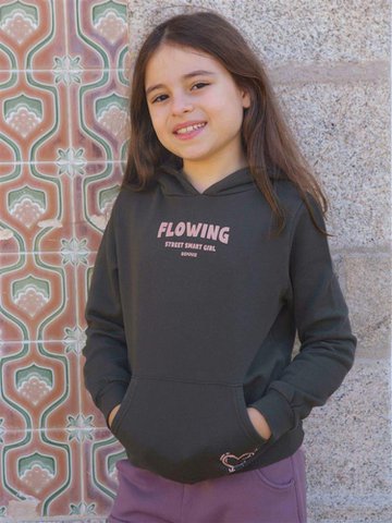 Hoodie Flowing – Streetwear Comfort