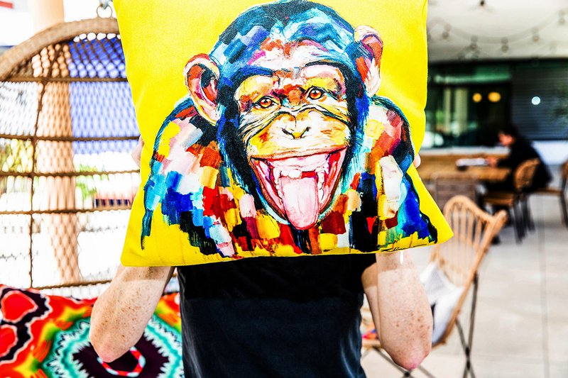Funky Monkey Kissen von Vincent Richeux