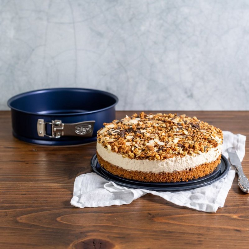 30 cm Kuchenform und 26 cm Springform aus Dr. Oetker Back Liebe Emaille