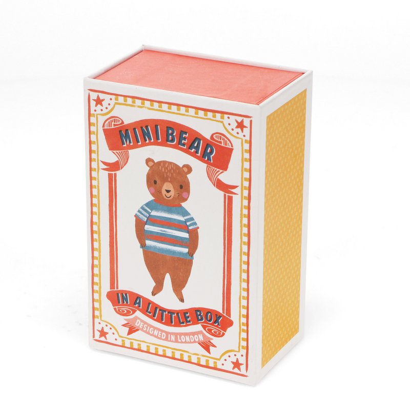 Mini ours dans une petite boîte