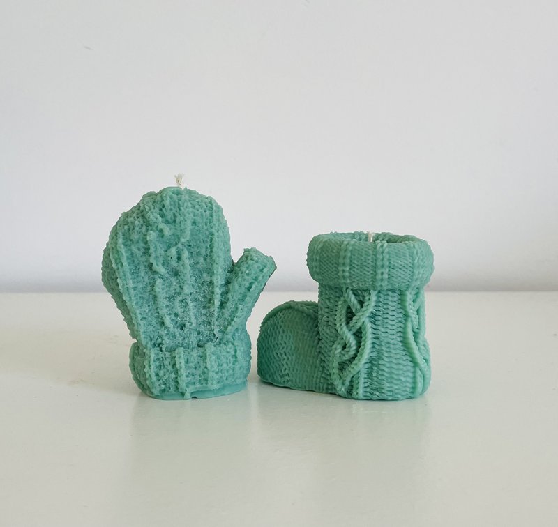 Handgegossener Schuh aus Kerzenwolle