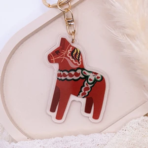 Sleutelhanger Dala paard acryl - cadeau verhuizend paard in Zweden
