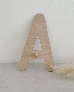Briefgarderobe aus Holz · A