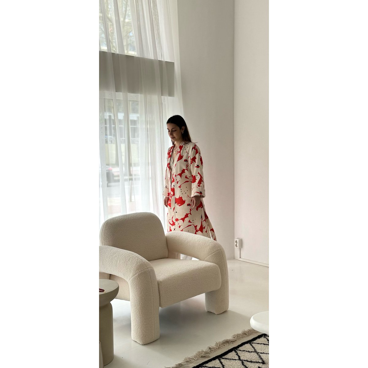 Sakura Kimono - 100% katoen met eigentijds patroon in sakura rood en gebroken wit, te gebruiken als bad- of huisjas maar ook als jasje