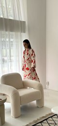 Kimono Sakura - 100% cotone con motivo contemporaneo in rosso sakura e bianco sporco, può essere utilizzato come accappatoio o per la casa ma anche come giacca