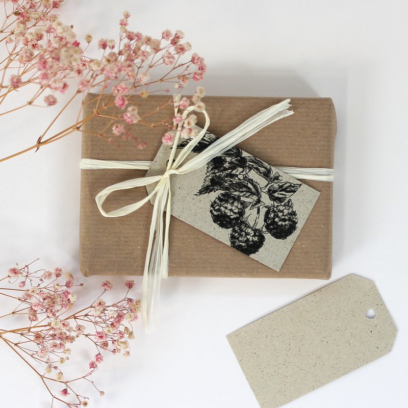 Cadeaukaartje van graspapier, framboos