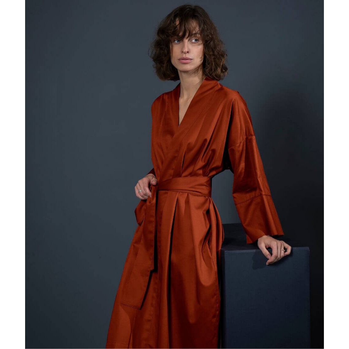 Albornoz kimono de satén Terracota Sólida