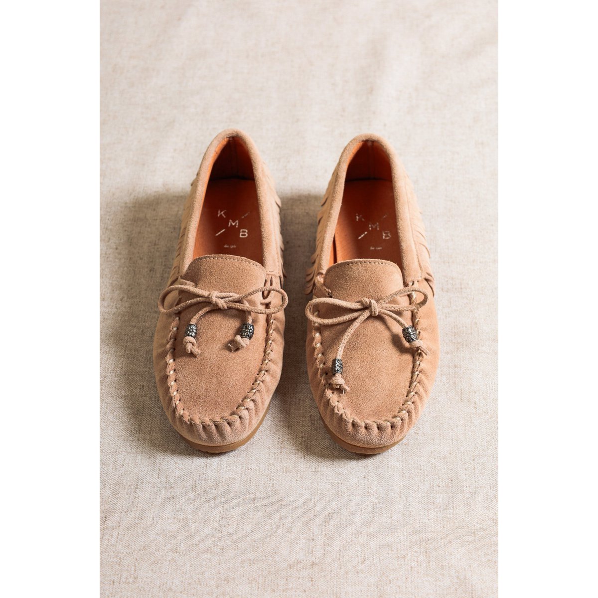 BINITA BEIGE – Wildleder-Mokassins im Kiowa-Stil mit Fransendetail