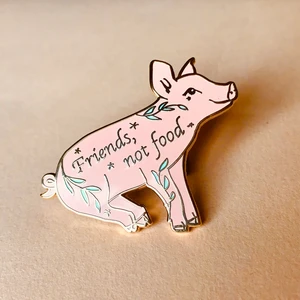 Süßer veganer Schwein Emaille Pin "Friends, No Food".