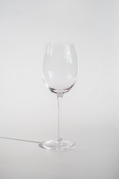 Set of 6 Viola wine glasses, made of clear glass with a tall, slender stem.