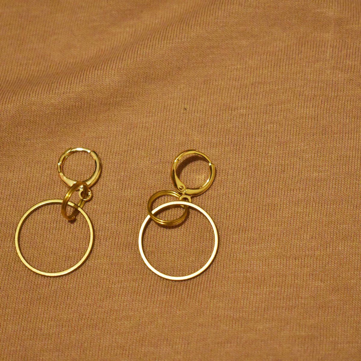 Pendientes Bienvenido Huggie