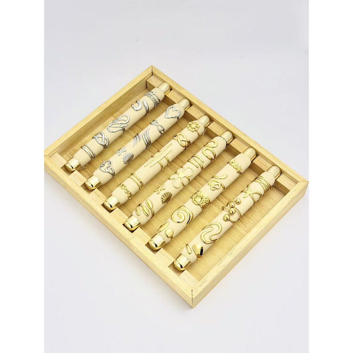 Set van 30 verstelbare diverse roestvrijstalen trendy ringen op presentoi