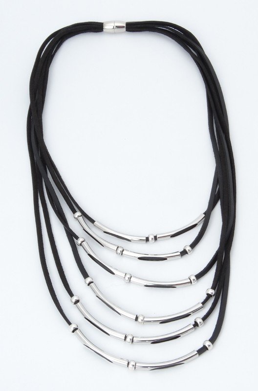 Collana in pelle scamosciata nera con 6 fili e chiusura magnetica