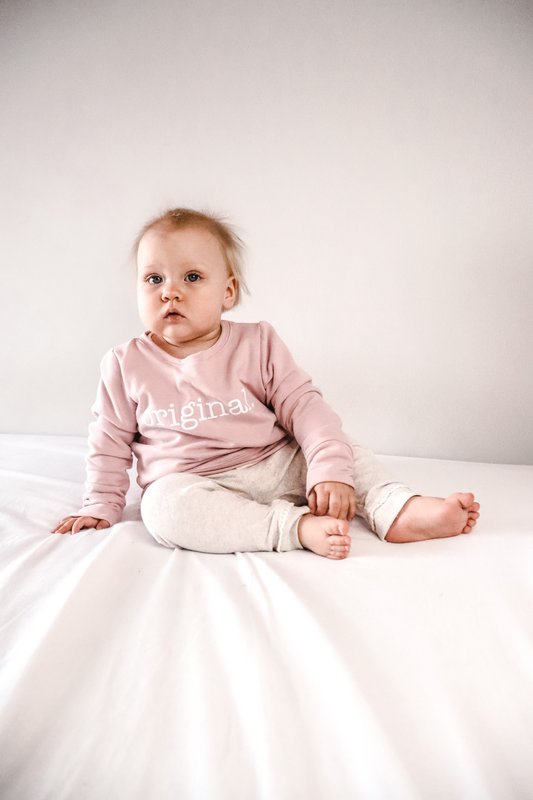 Pink økologisk baby oversize sweater med print