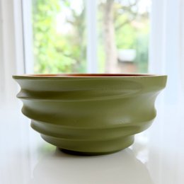 Træskål - frugtskål - salatskål - Model Twist - olivengrøn