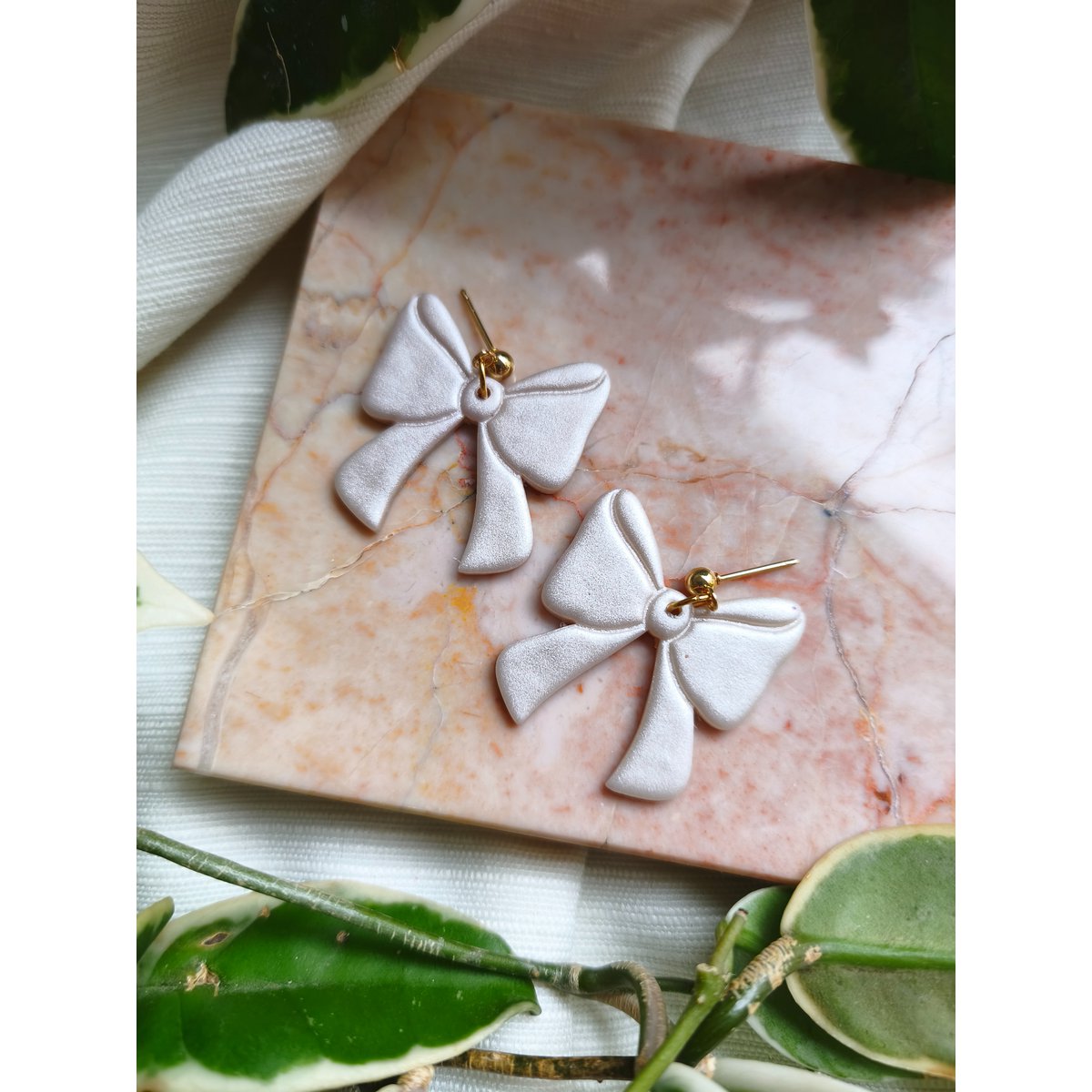 Boucles d'oreilles noeud nacre
